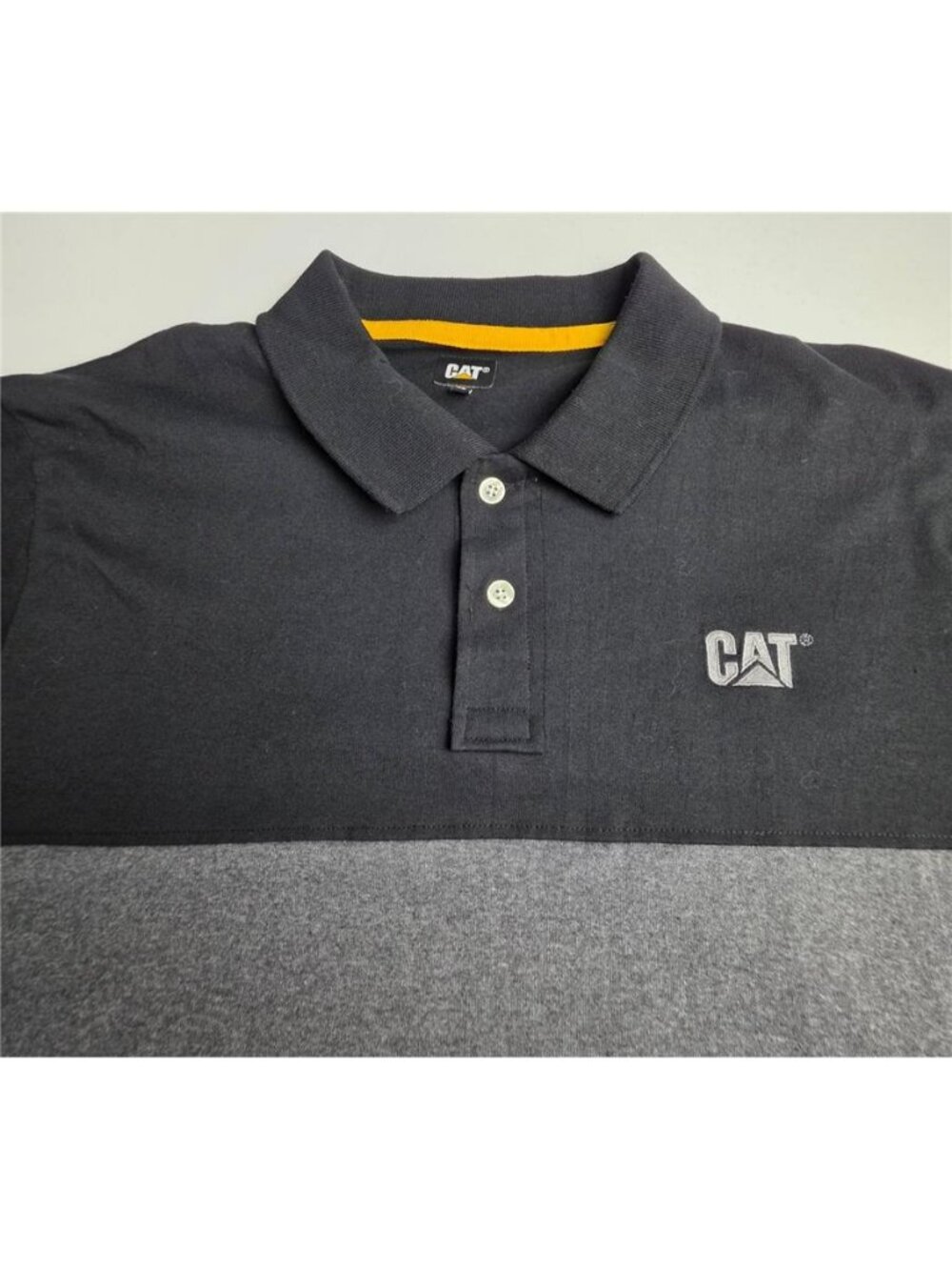 CAT Caterpillar Colorblock Polo Shirt Black Gray Workwear Men’s XL 42 - Picture 4 of 8